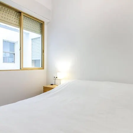 Sea View, Walking Distance! Refurbished 2 Bed, Modern. 20 Min. From Alicante Airport *